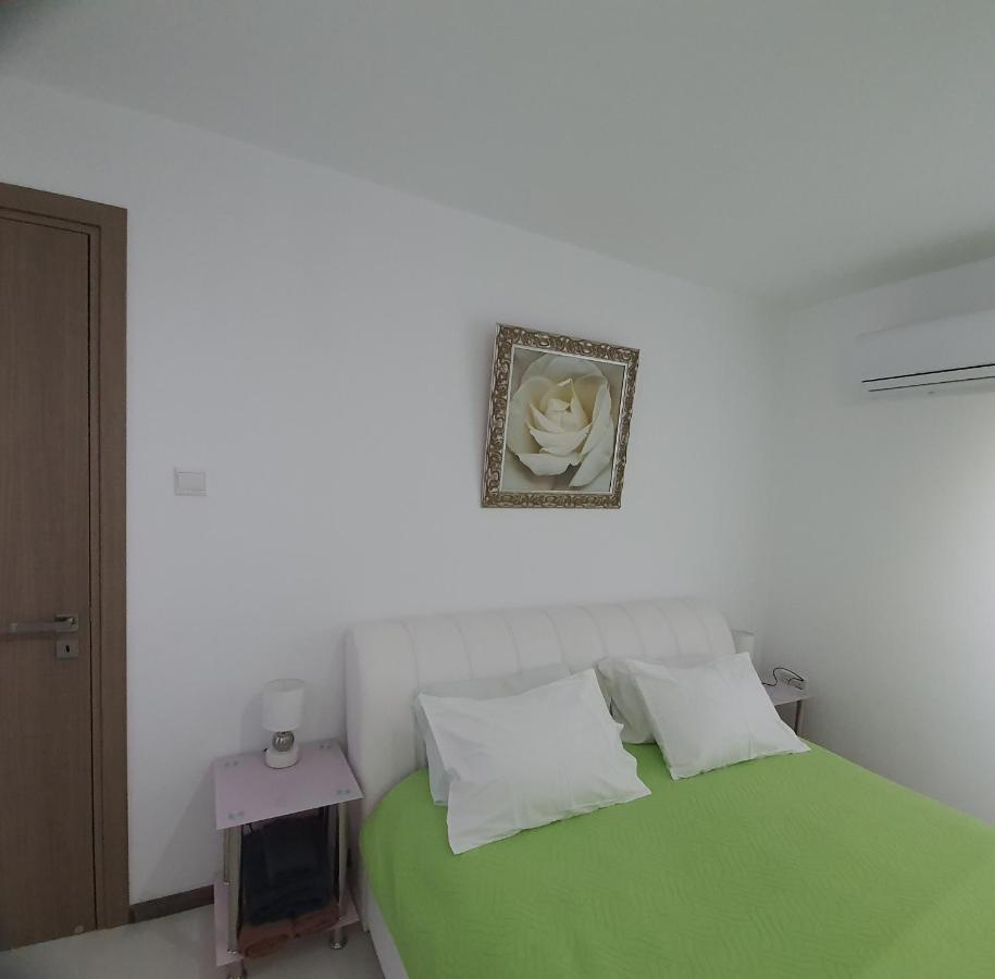 Luxury 2 Bed Apartment Next To The Beach พาราลิมนี ภายนอก รูปภาพ